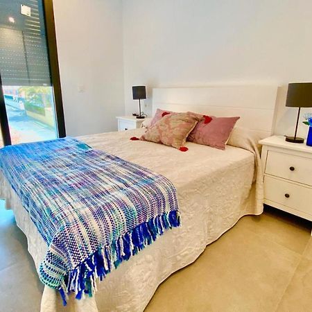 Chalet Con Piscina Privada En La Urb. De Puerto Rey Los Amarguillos エクステリア 写真