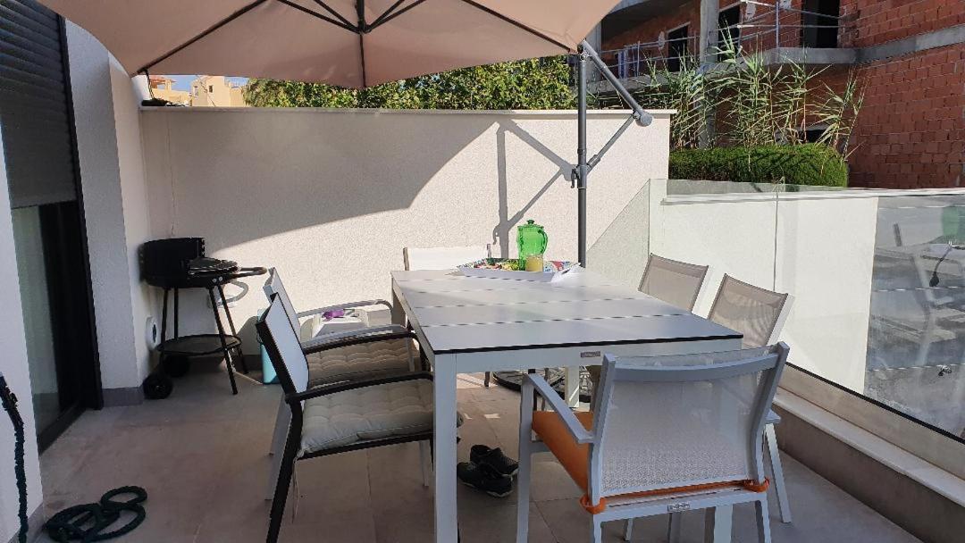 Chalet Con Piscina Privada En La Urb. De Puerto Rey Los Amarguillos エクステリア 写真